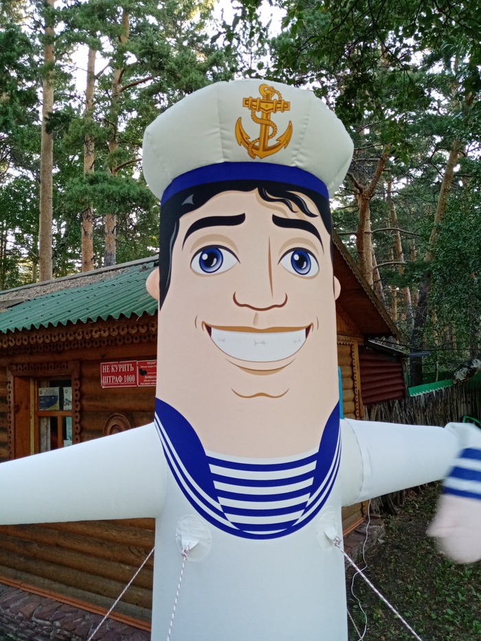 Морячок который скрывает боль