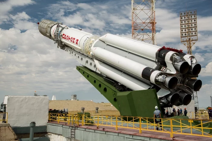 Live broadcast of the launch of the Proton-M launch vehicle with Express-103 and Express-80 satellites - Roscosmos, Proton-m, Running, Space, Satellite, Booster Rocket, Video