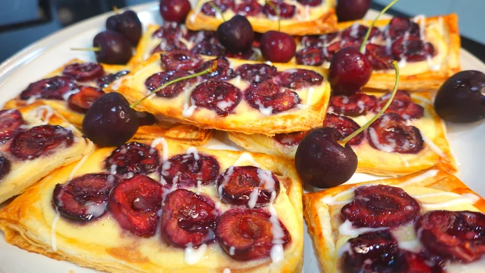 Puff pastries with cherries. (made from puff pastry) - My, Puff, Recipe, Video recipe, Cherry, Video, Puff pastry, Bakery products, Cooking