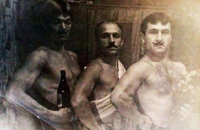 Leonid Kanevsky: Sasha Zbruev, Leva Durov and me. Somewhere in the bathhouse or in the theater ... I don't remember - Leonid Kanevsky, Lev Durov, The photo, Bath