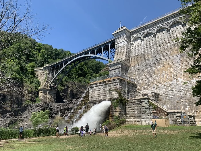 На водопаде. 7.26.2020 Groton Gorge Park. Groton on Hudson,NY - Моё, Мобильная фотография, Нью-Йорк, Путешествия, Длиннопост