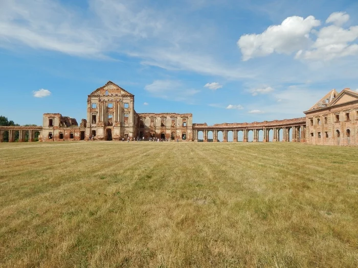 Ruzhany palace complex (Castle) of the Sapieha family. - My, Republic of Belarus, Ruzhany, Story, Castle, Lock, Abandoned, Ruin, Travels, Video, Longpost