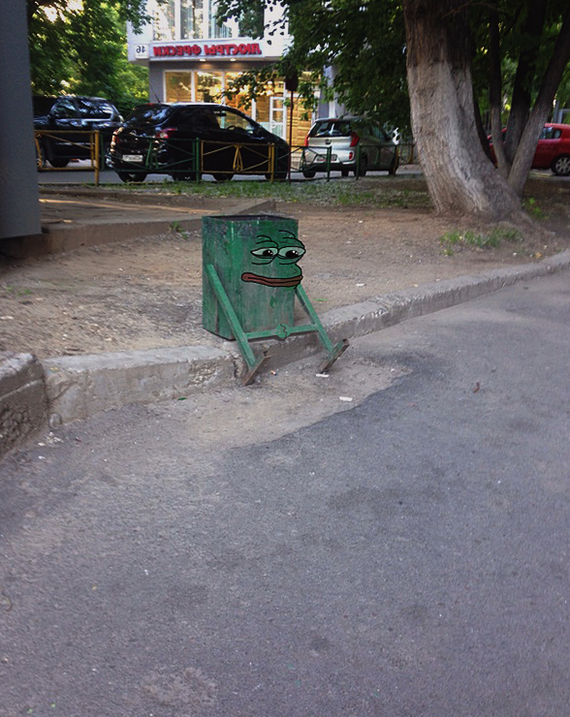 The loneliest trash can - Town, Garbage, Mood, Sadness, Loneliness, Pepe