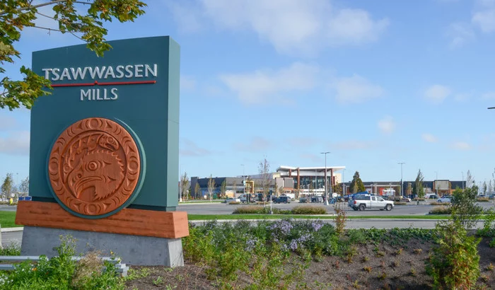 The Canada-US border is the longest international border in the world. - The border, Canada, USA, Longpost, Article, Interesting