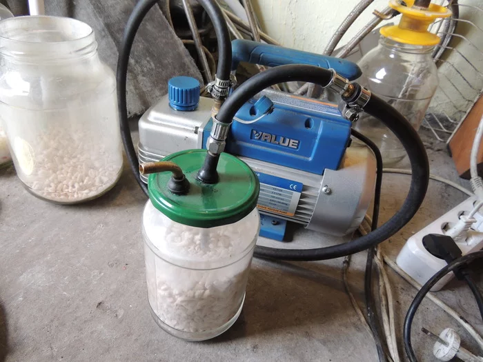 Moisture trap on sorbents for vacuum oil pumps and compressors - My, Vacuum, Vacuum chamber, Life hack, Video, Longpost, Needlework with process