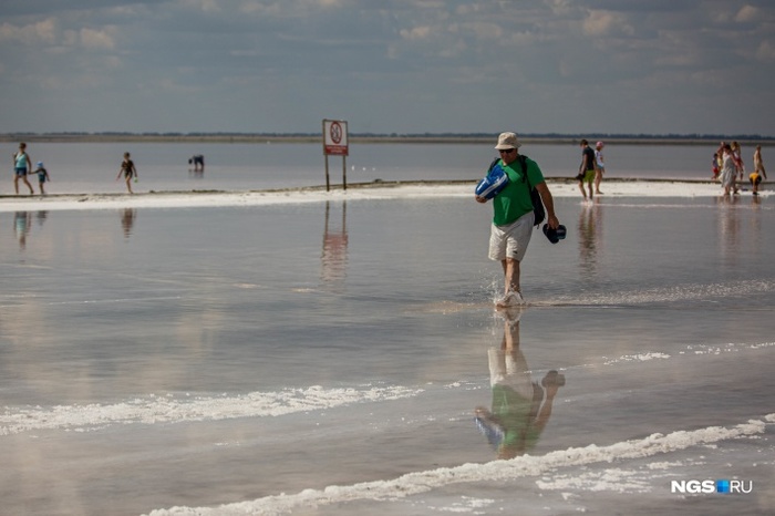 Как на Марсе: репортаж с озера Бурсоль — одного из самых красивых мест в Сибири, где по воде ходит чудо-поезд Сибирь, Алтай, Алтайский край, Степь, Озеро, Соль, Соленое озеро, Видео, Длиннопост, Позитив
