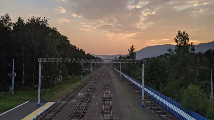 End of summer - My, Railway, The photo, Sunset, Summer, The mountains, Forest, Mobile photography