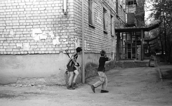 Today I saw something similar with small ones in the yard. I already sobbed with emotion... - Children, Voynushka, Outdoor games, Teenagers, Black and white photo