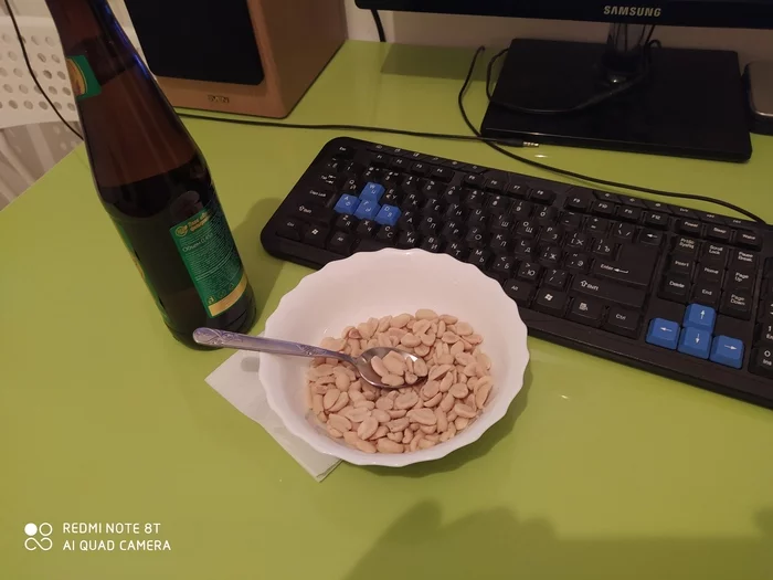 Mini life hack (+1 to clean hands and -1 to dirty keyboard) - A spoon, Life hack, Beer, Hygiene