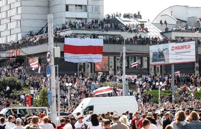 Why is a white-red-white flag used at protests in Belarus? - Belarusians, Protests in Belarus, Flag, Politics, Republic of Belarus