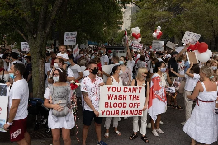 Сегодня в Нью-Йорке у здания ООН прошел митинг выходцев из Беларуси в поддержку соотечественников - Фотография, Новости, Республика Беларусь, Нью-Йорк, ООН, Народ, Политика, Митинг, Длиннопост