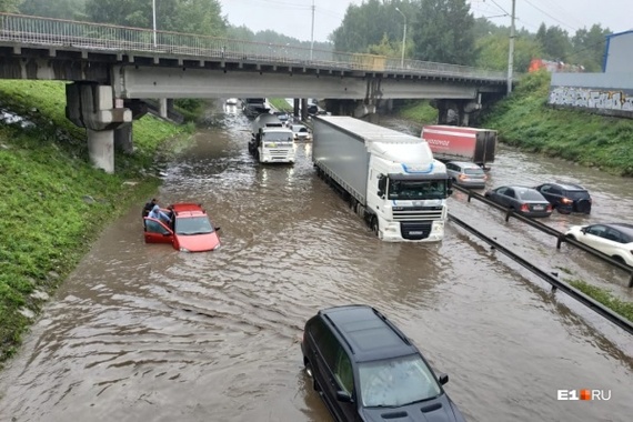 Need a couple of hands - Ekaterinburg, st. Chief's - Yekaterinburg, Help, Water, Потоп