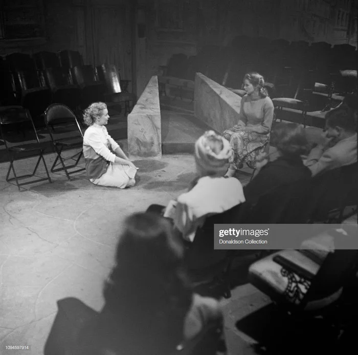 Великолепная Мэрилин - часть 145    Прослушивание 3 декабря 1950г в Players Ring Theatre - Мэрилин Монро, Знаменитости, 20 век, Кинематограф, Фотография, Черно-белое фото, Длиннопост, Серия Великолепная Мэрилин Том I