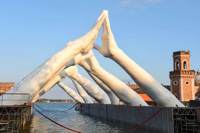 Strait in Venice - Strait, Venice, Arms, Sculpture, Touch your hand, Touch, Art object, Biennale