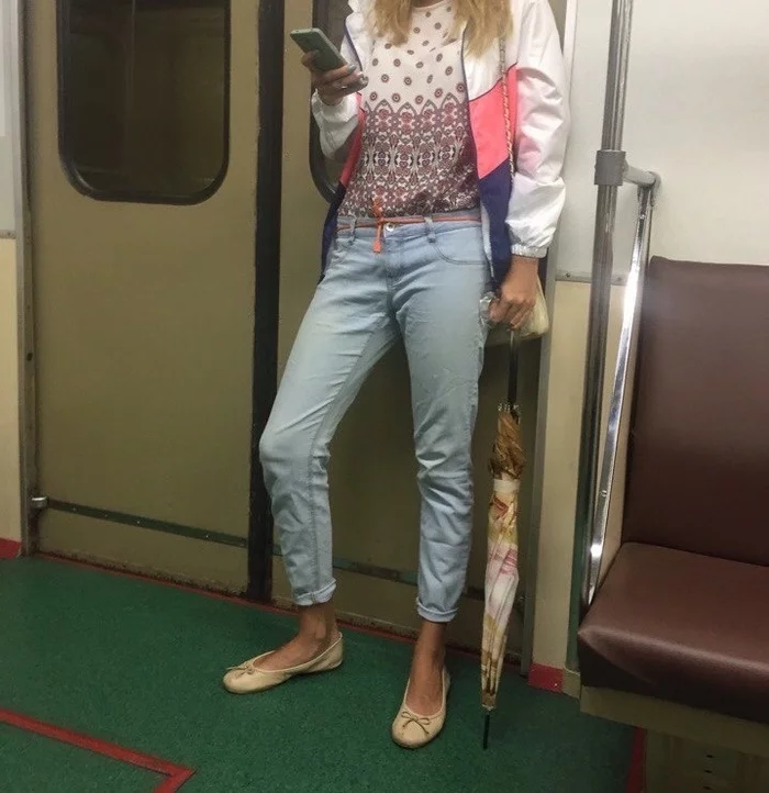 A new word in modern fashion: a belt for pants and a charger for a mobile phone - My, Moscow, Metro, Design, Life hack, Longpost