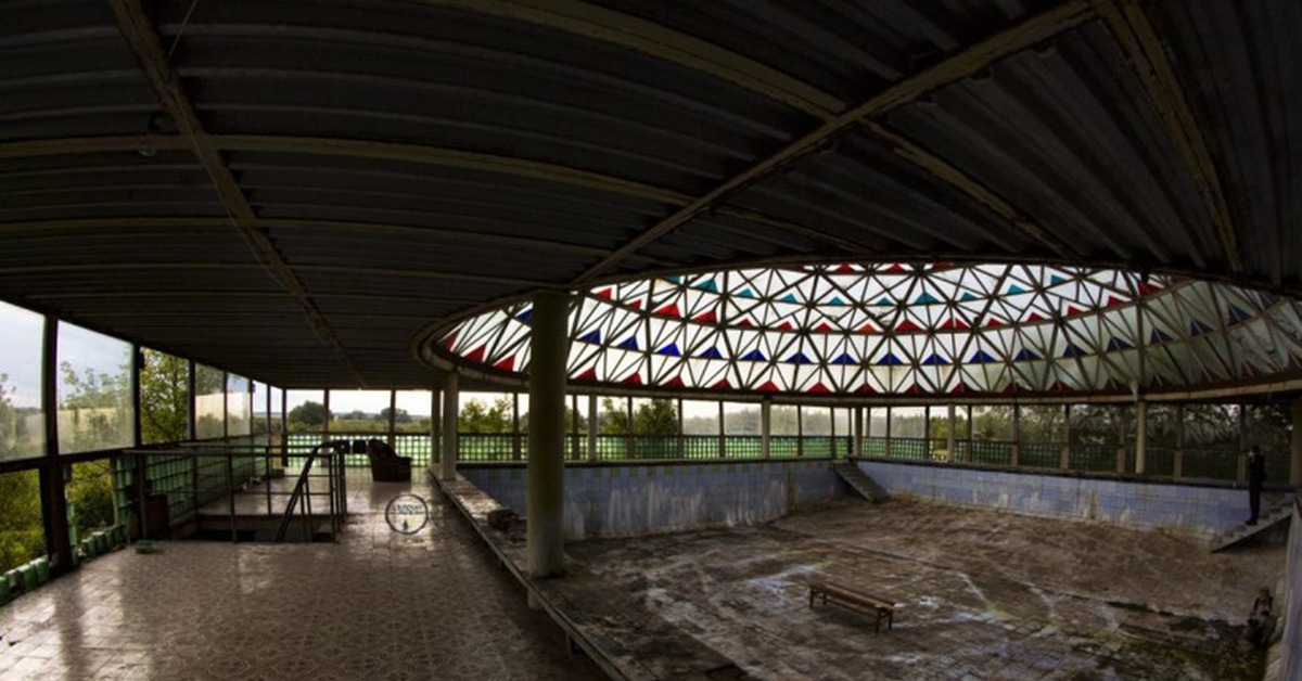 узловский заброшенный бассейн. бассейн лазурный припять. заброшенный бассейн в деревне федоровка. заброшенный бассейн электросталь. заброшенный бассейн дельфин истра.