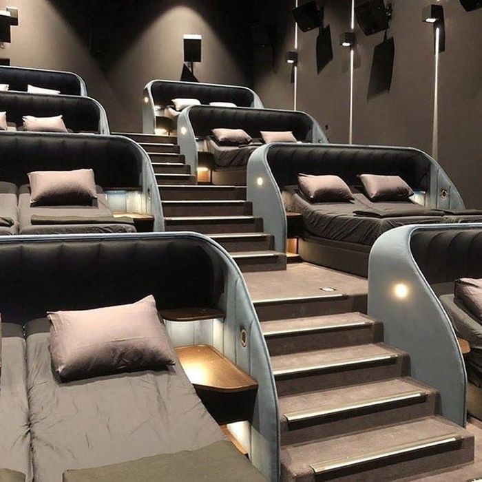 Как вам такого плана кинотеатр в Швейцарии?