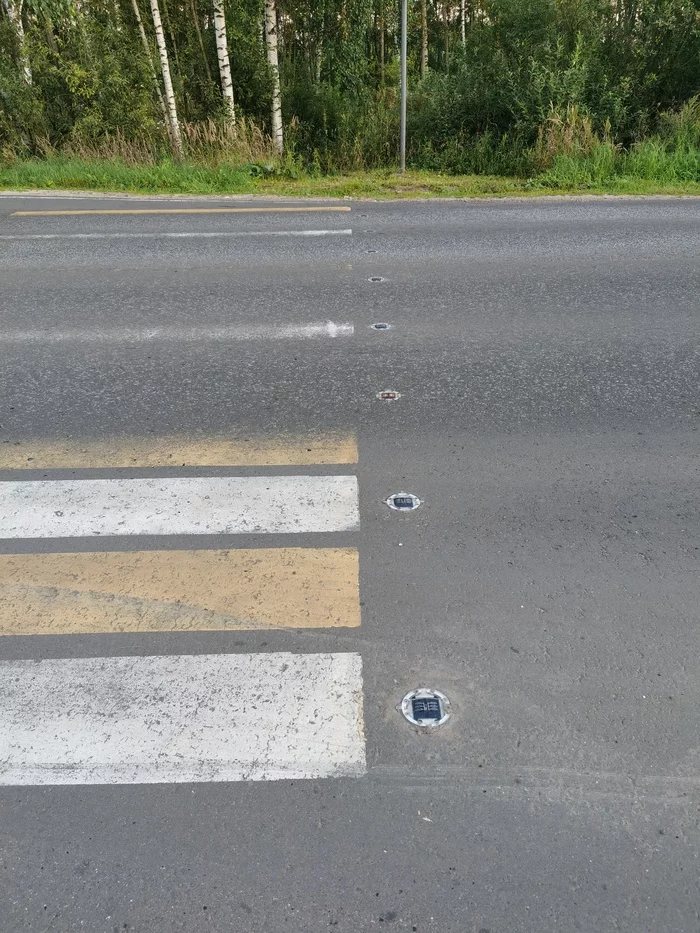 Unusual solution for a pedestrian crossing - My, Crosswalk, Safety, Road, , Video, Longpost, Beacon