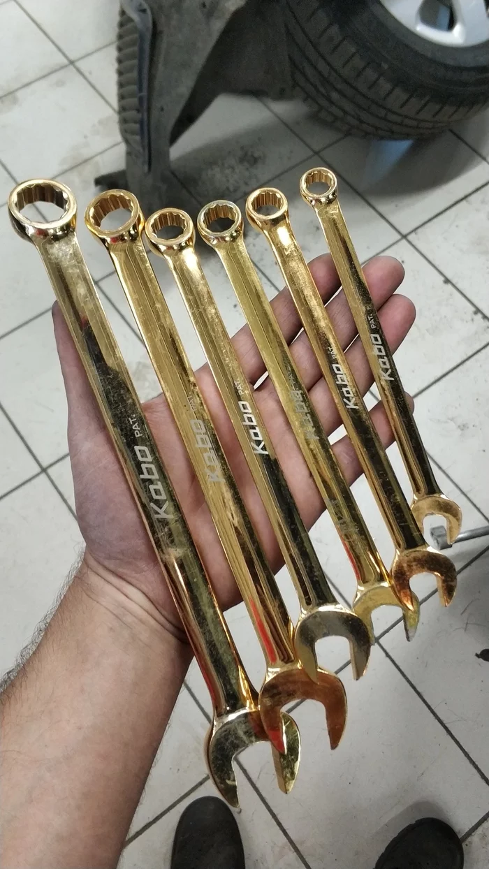 For hands from ... experience, golden keys will fix everything - My, Golden Key, ONE HUNDRED, Auto repair, Photo on sneaker, Longpost