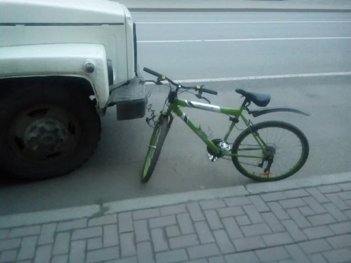 Anti-theft... - My, A bike, Humor, Buckled up