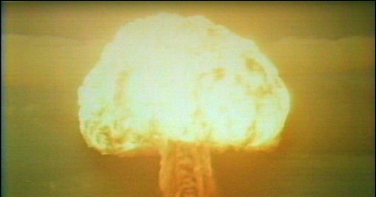 Водородная бомба 1953. Ядерная бомба РДС 6с. Водородная бомба Сахарова 1953. Испытание водородной бомбы РДС-6с.