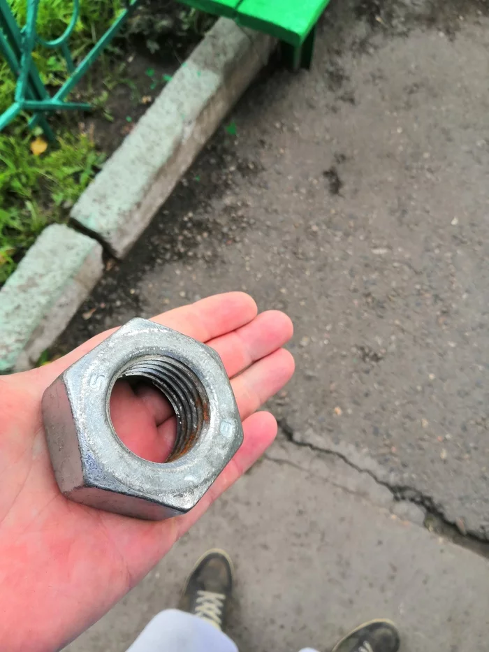 Pick-up Nut - screw, Size matters, Who has more