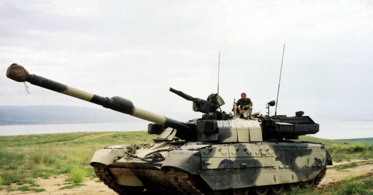 Оплот это. Танк т-84 -120 Ятаган. Танк т 84 Ятаган. Т 80 Ятаган. Т-84 Оплот.