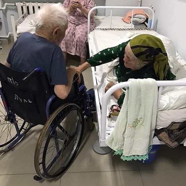 The 93-year-old husband came to visit his 83-year-old wife. Both were admitted with coronavirus infection - Love, Family, Milota, Dagestan, The photo, Coronavirus