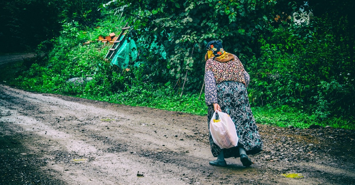 Потерянные женщины. Бабушка с котомкой. Бабка сбегает.