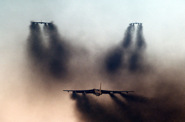 Takeoff at minimum intervals - Bomber, Takeoff, Chemtrails, Video, The fast and the furious, Exhaust