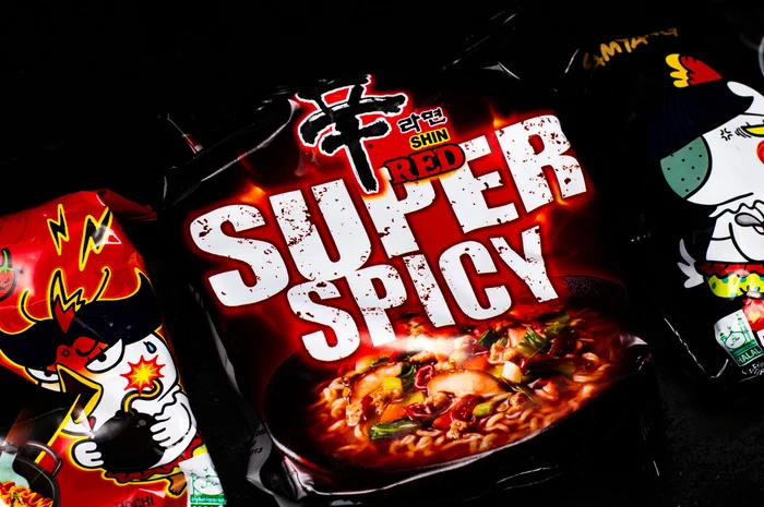 NONGSHIM SHIN Ramyon RED SUPER SPICY в сравнении c SAMYANG 2x Spicy. Горим? - Моё, Доширакология, Samyang, Бпшки, Пробуем острое, Острое, Лапша, Лапша с курицей, Дегустация, Деградация, Еда, Длиннопост