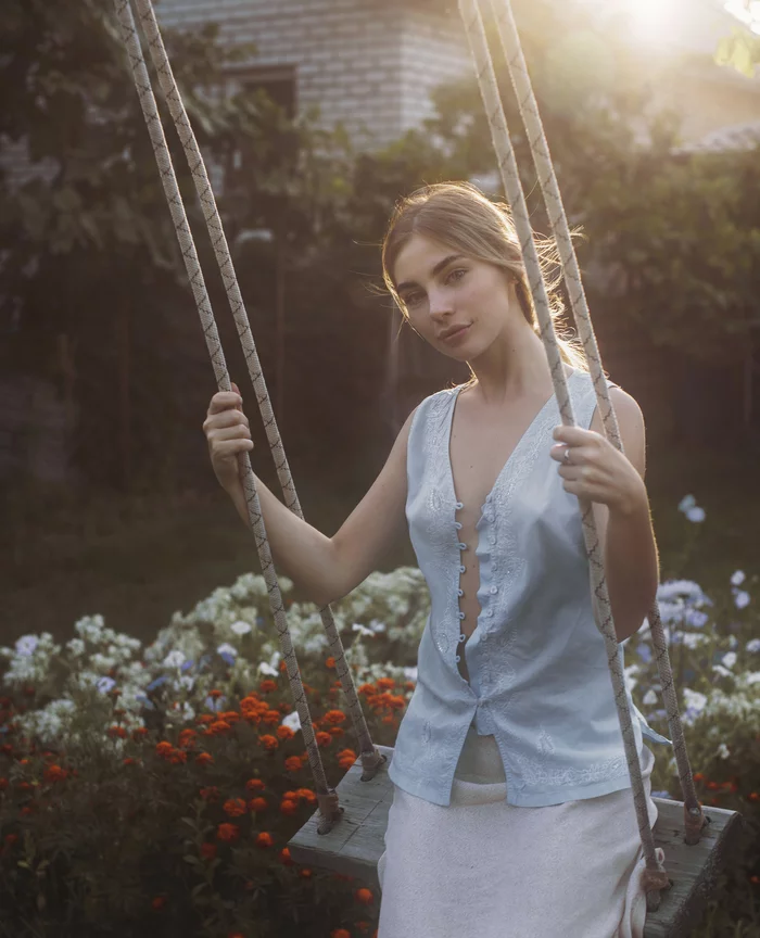 Swing - Girls, Photographer David Dubnitsky, The photo, Swing