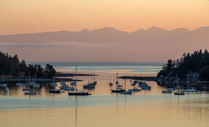 Sunset on the Pacific Ocean (Vancouver Island, Nanaimo City) - My, Sunset, Sea, Pacific Ocean, Vancouver Island, A boat, Canada