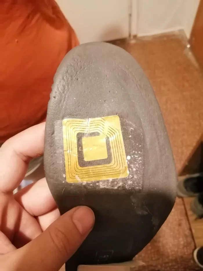 Found a microcircuit under the insole (GPS tracker?) - My, Chip, Conspiracy, Surveillance, Oddities, FSB, Longpost