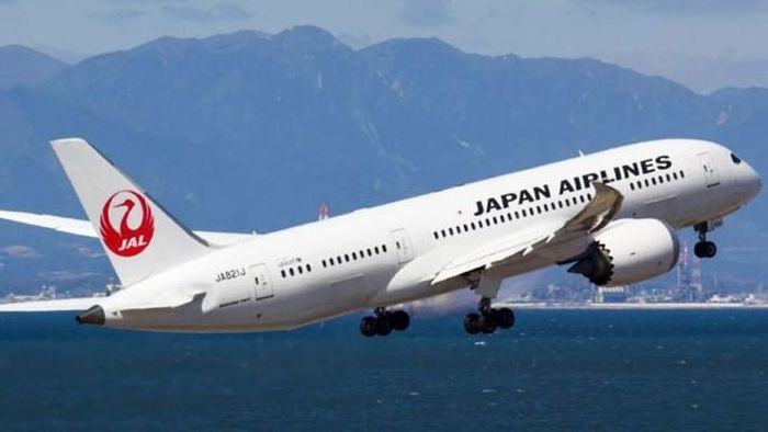 Japan Airlines removes ladies and gentlemen from English ads to avoid hurting minorities - Japan, Minorities, Airline, Society, Gender