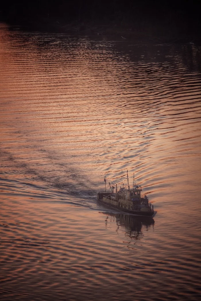 Boat in the evening twilight - My, The photo, Evening, River, Motor ship, dust