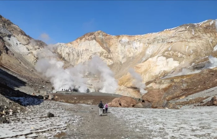 Volcano Mutnovskaya Sopka, Kamchatka - My, Kamchatka, Mutnovsky Volcano, Climbing, The photo, Vertical video, Tourism, Video, Longpost, Volcano