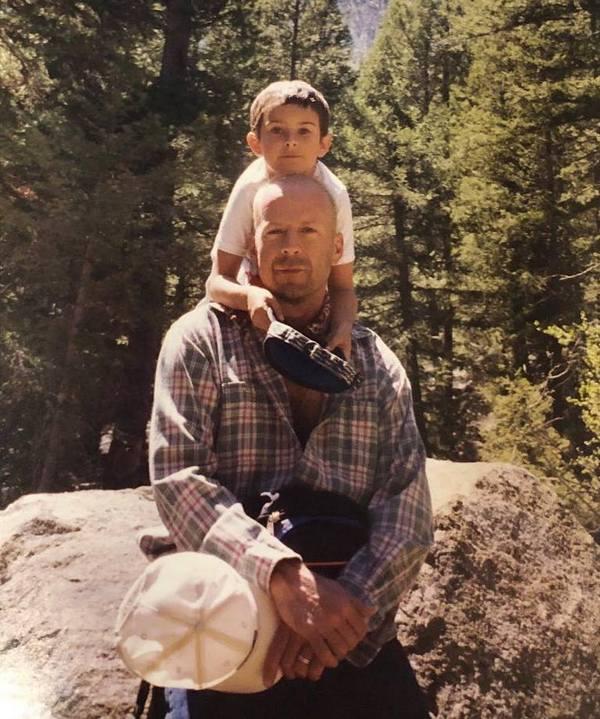 Archive photos - Bruce willis, Demmy Moor, Actors and actresses, Celebrities, 90th, 80-е, Children, Parents and children, , Family photo, John Travolta, Longpost, Dad, Father