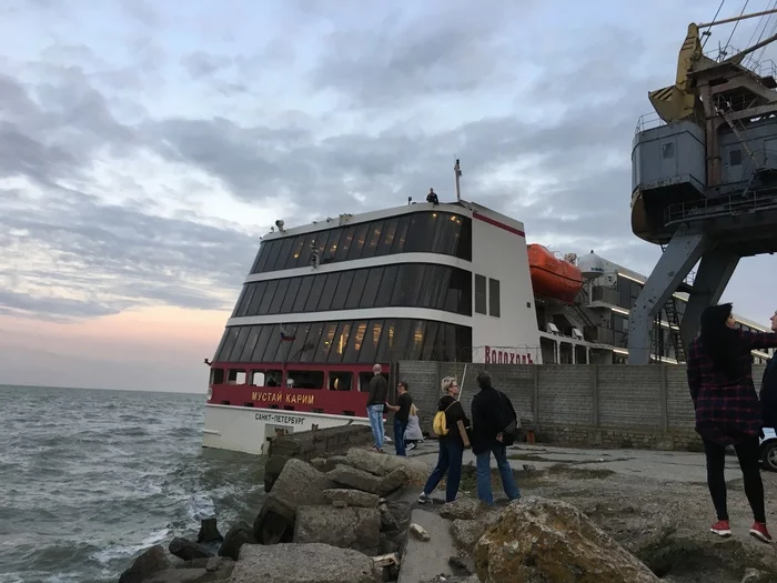 Motor ship Mustai Karim in Taganrog - My, Mustai Karim, Motor ship, Taganrog, Taganrog Bay, Cruise liners, Longpost