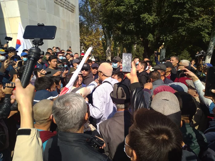 October 5. Protests in Kyrgyzstan - Day after elections - Kyrgyzstan, Elections, Parliament, Bishkek, Politics, Video, Longpost, Protest, Protests in Kyrgyzstan, Summary