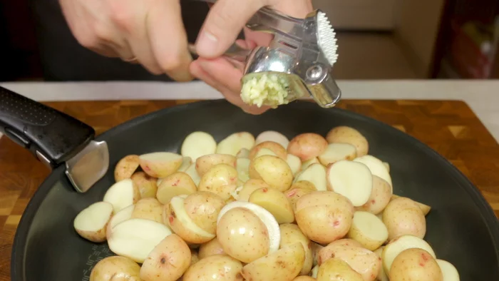 Свинина с картошкой в духовке на ужин Видео рецепт, Свинина, Видео, Длиннопост, Рецепт, Кулинария