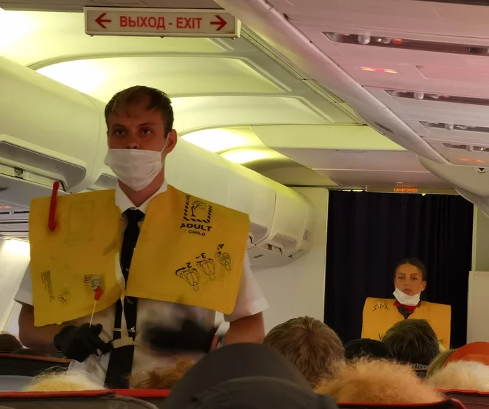 Demonstration of the correct use of personal safety equipment (including masks) by the crew of Azur Air ZF9692 10/15/2020 - My, Azur Air, Mask, Coronavirus, Airplane, Pandemic, Medical masks, Mask mode