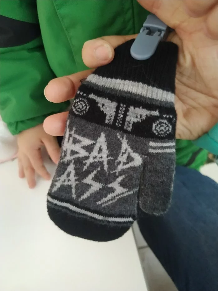 Mom bought mittens for her child - My, Children, Mittens