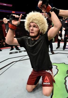 Российский боец Хабиб Нурмагомедов победил в бою с американцем Джастином Гейджи