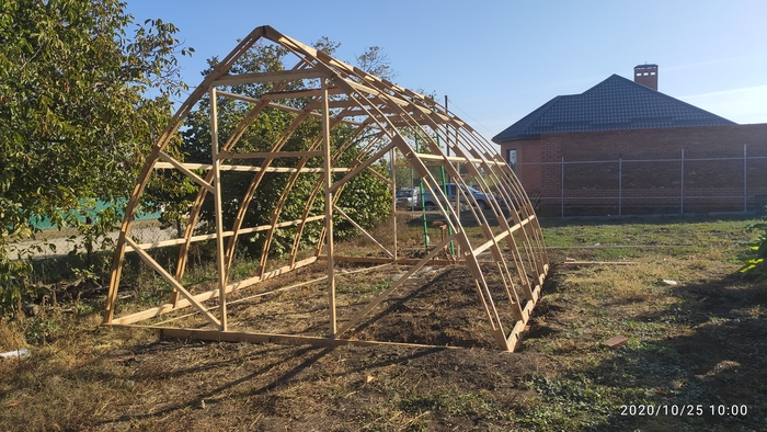 Достраиваю тепличку