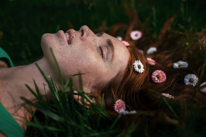 Redhead and flowers - My, The photo, Redheads, Flowers, beauty, Beautiful girl, Nature, Girls, Freckles