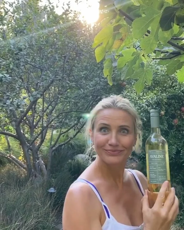 Cameron Diaz and her new interesting hobby - The photo, Actors and actresses, Celebrities, Cameron Diaz, Hobby, Women, Wine, Alcohol, Longpost