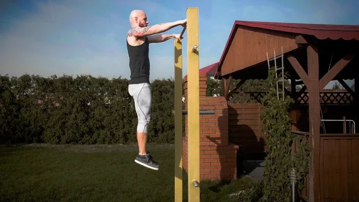 An element of street gymnasts on the horizontal bar that no one can do. CTI or ghost element? - My, Workout, Sport, How to Pump Up Your Legs, Calisthenica, Horizontal bar, Bars, Workout, Training program, Gymnasts, Healthy lifestyle, Video, Longpost, Accordion