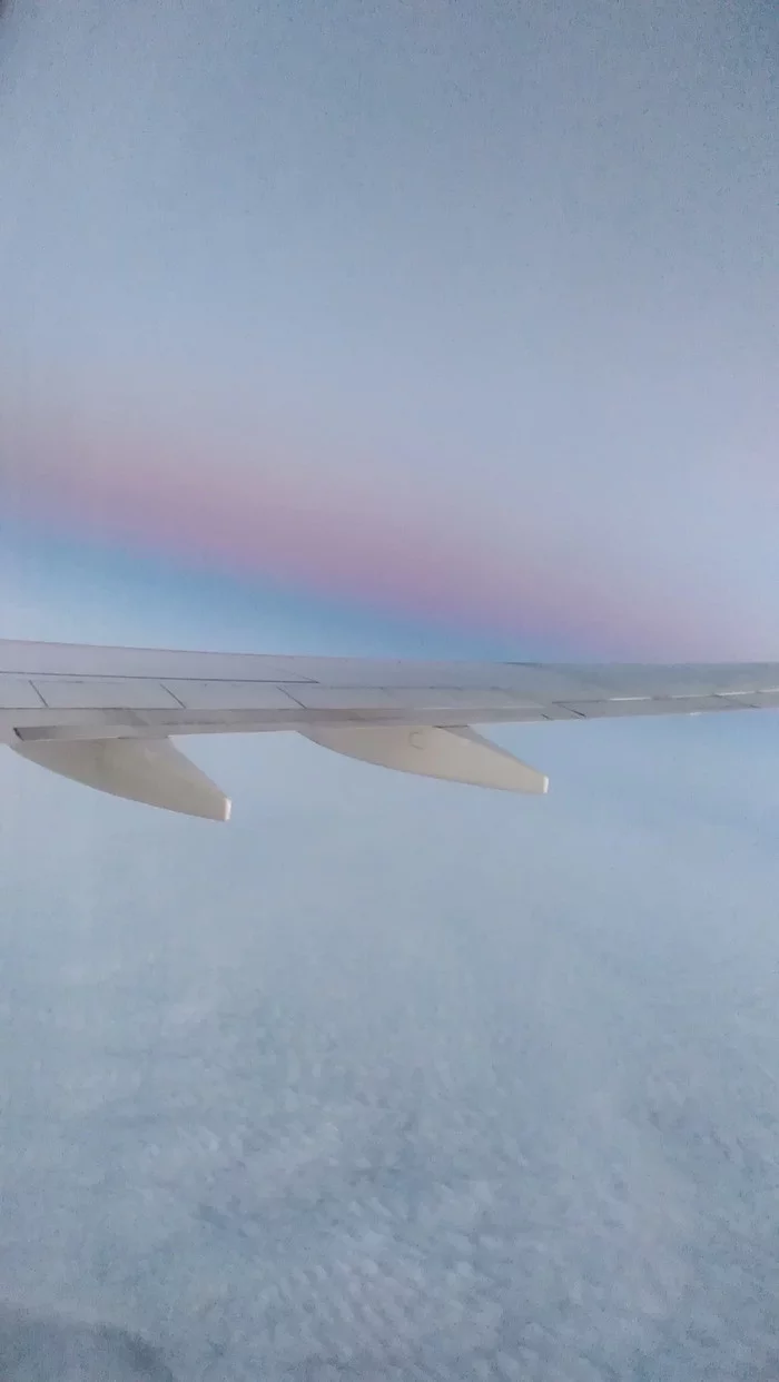 Winter rainbow over Siberia - My, Rainbow, Siberia, Airplane, Mobile photography, Cirrus clouds, Winter