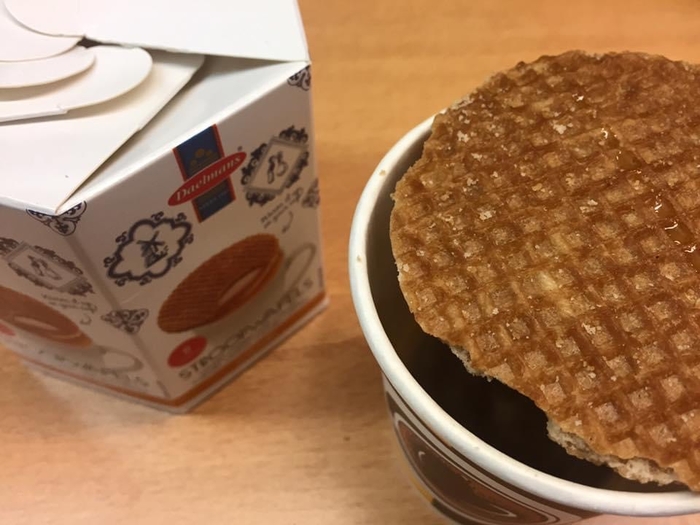 Как правильно есть вафли